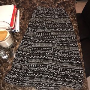 Forever 21 large black and white maxi skirt